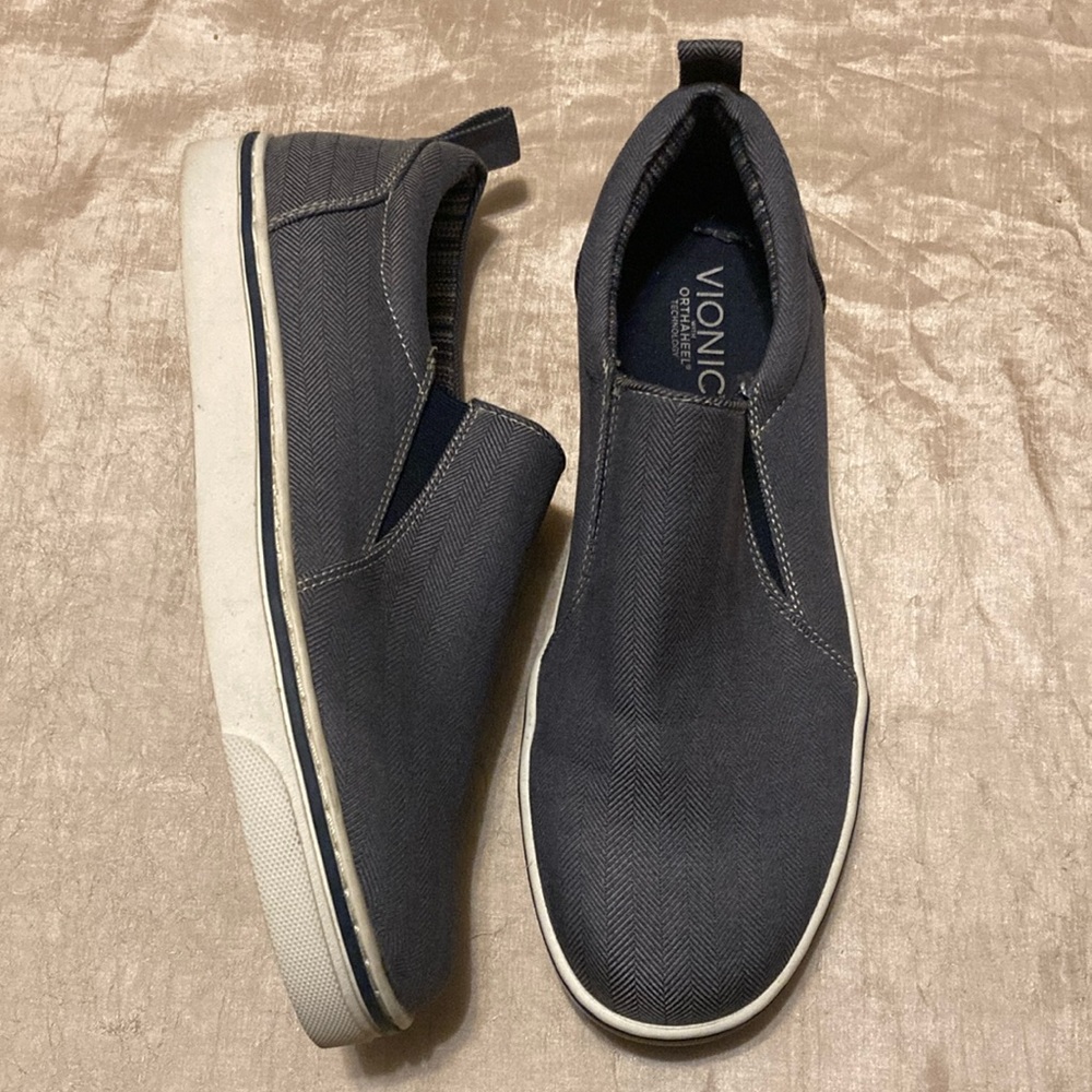 VIONIC Conner Loafer Slip-Ons | Light Gray | Size 8